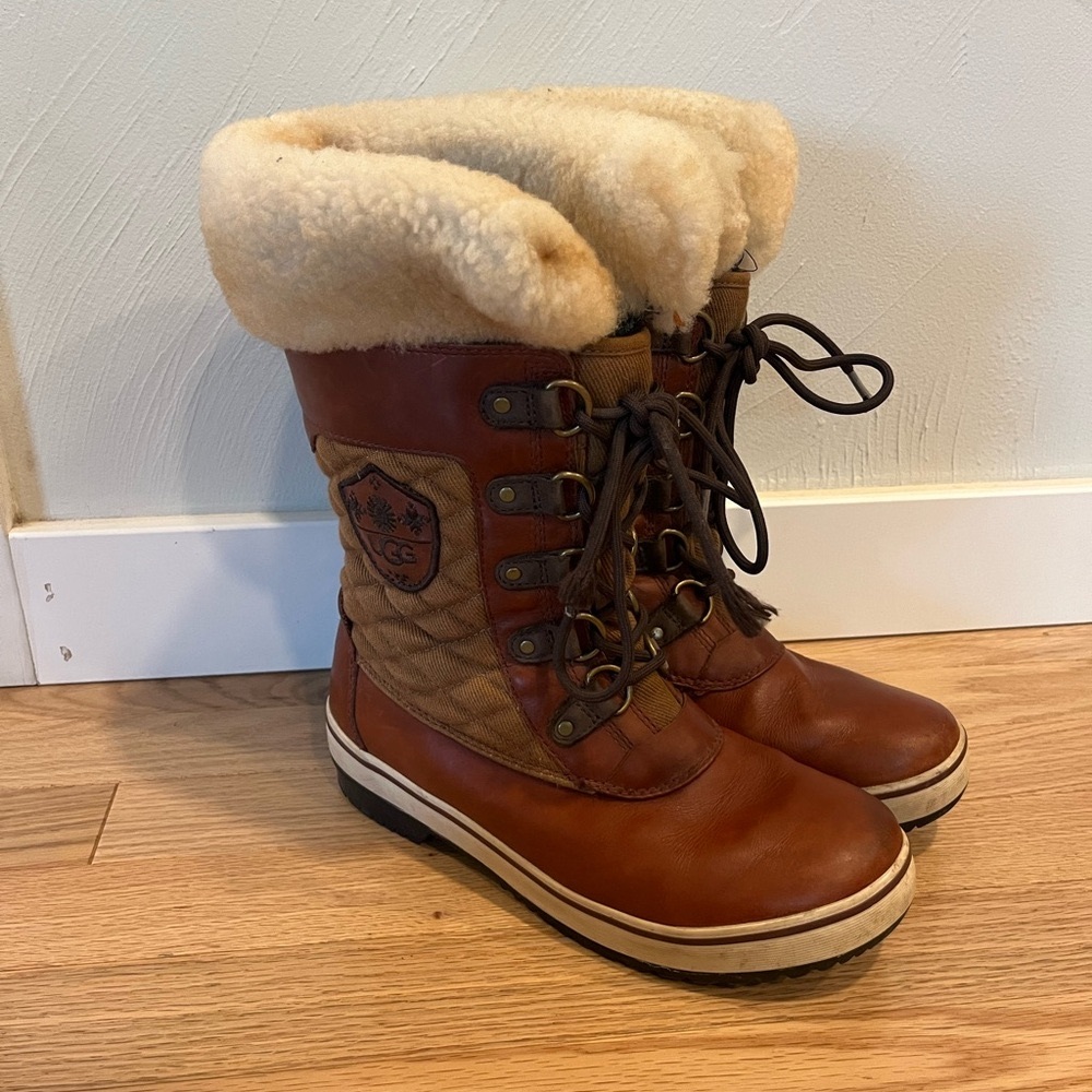 UGG Leather Tall Boot with Lambs Fur. 7M winter snow  boots